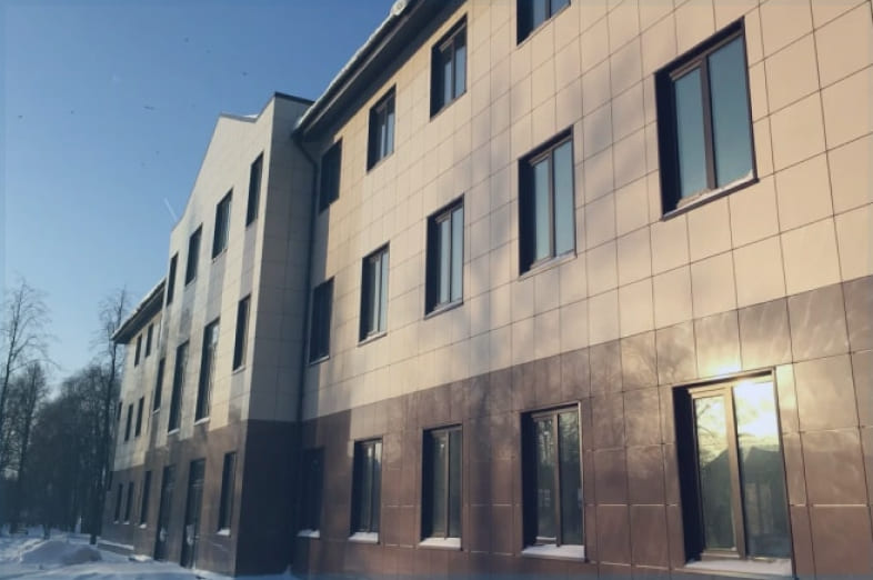 Главный вход реабилитационного центра Мед Алко